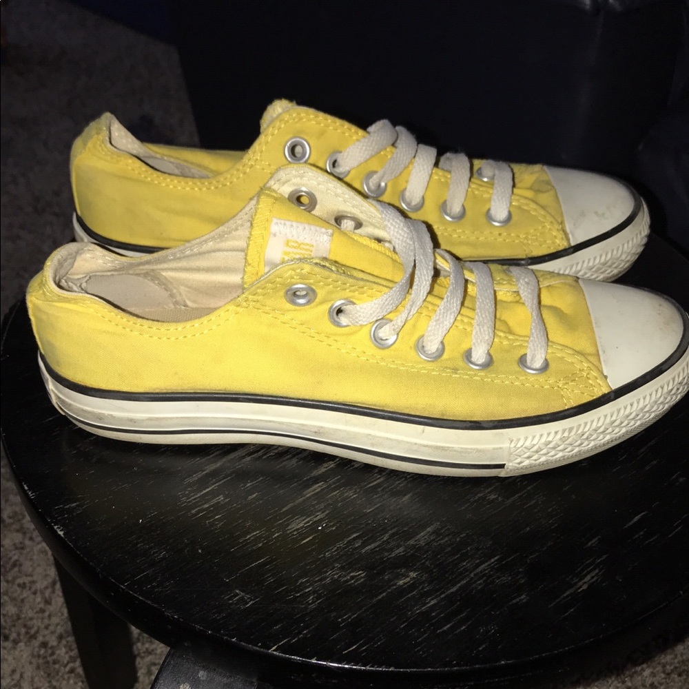 Yellow converse size 7